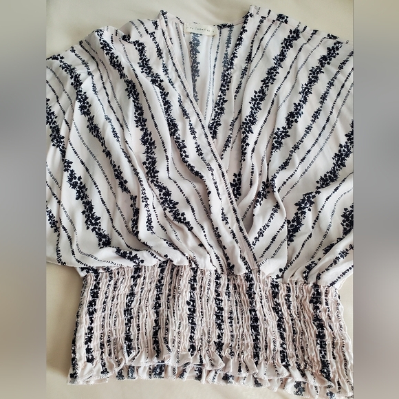 By Together Kimono style blouse - Picture 2 of 9